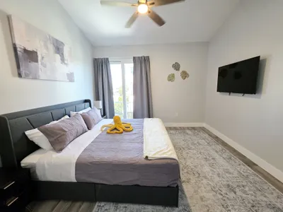 Chic 1BR - Kitchen, Walk to Sand + Pool Access