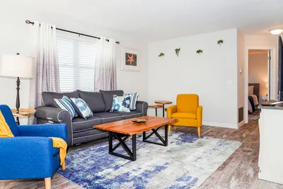 New Modern Chic Suite Walkable Steps to Beach